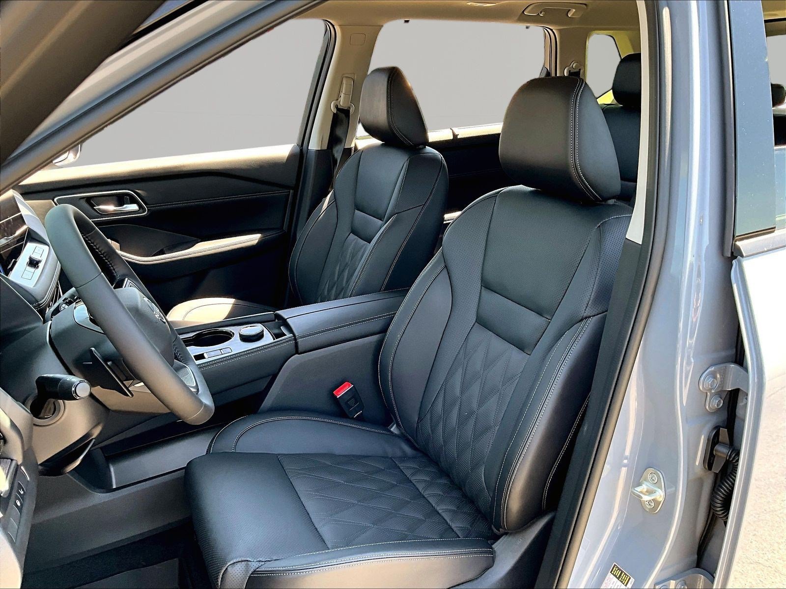 New 2026 Nissan Rogue Platinum w/ Platinum Premium Package AWD/4WD image 17