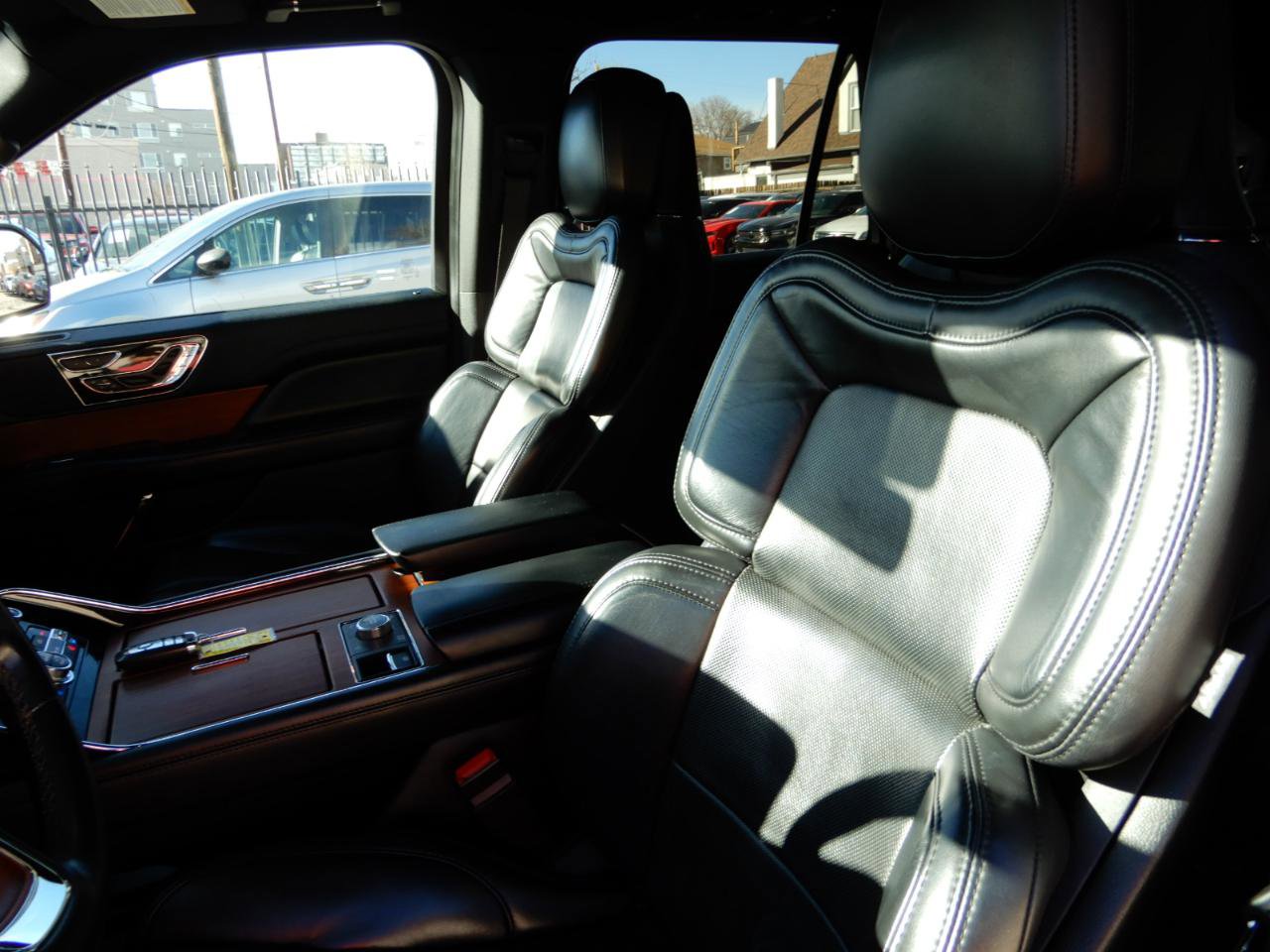 Used 2020 Lincoln Navigator Reserve image 14