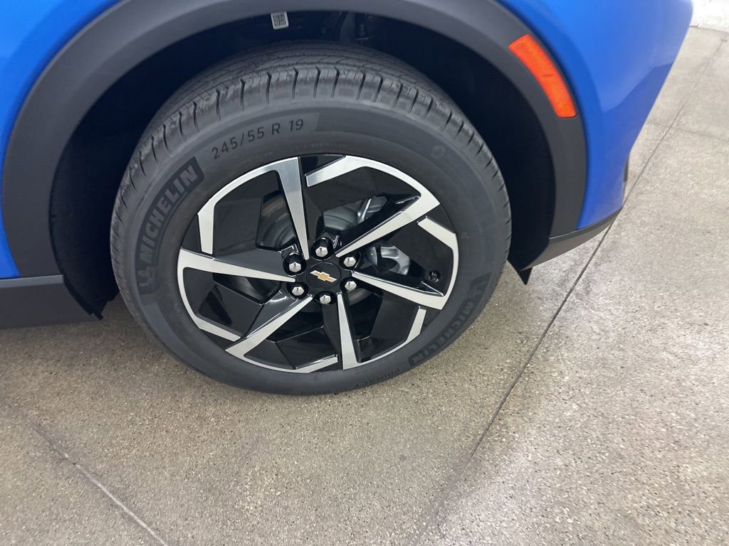 New 2026 Chevrolet Equinox EV LT image 13