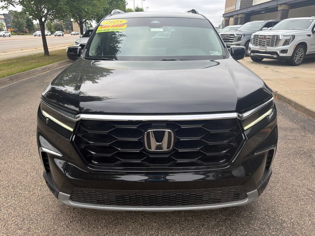 Used 2025 Honda Pilot Touring image 11