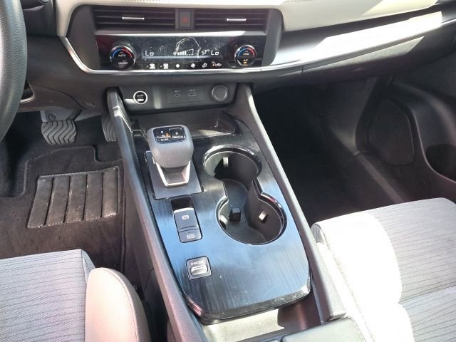 Used 2023 Nissan Rogue SV image 18