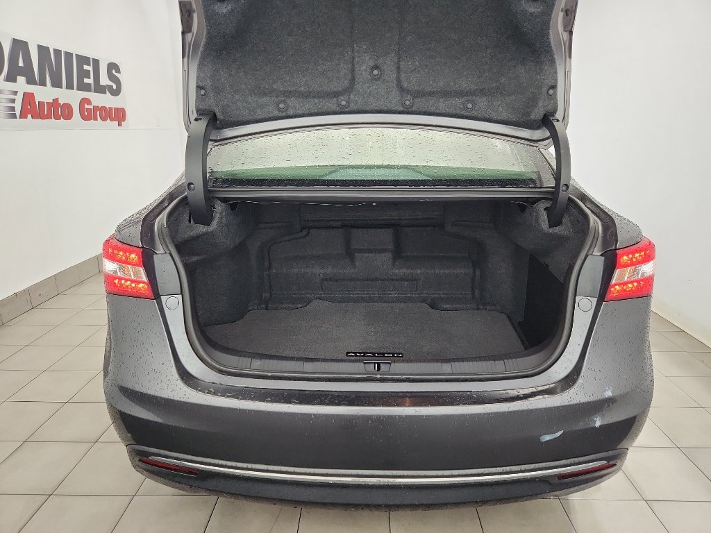 Used 2013 Toyota Avalon XLE Premium image 32