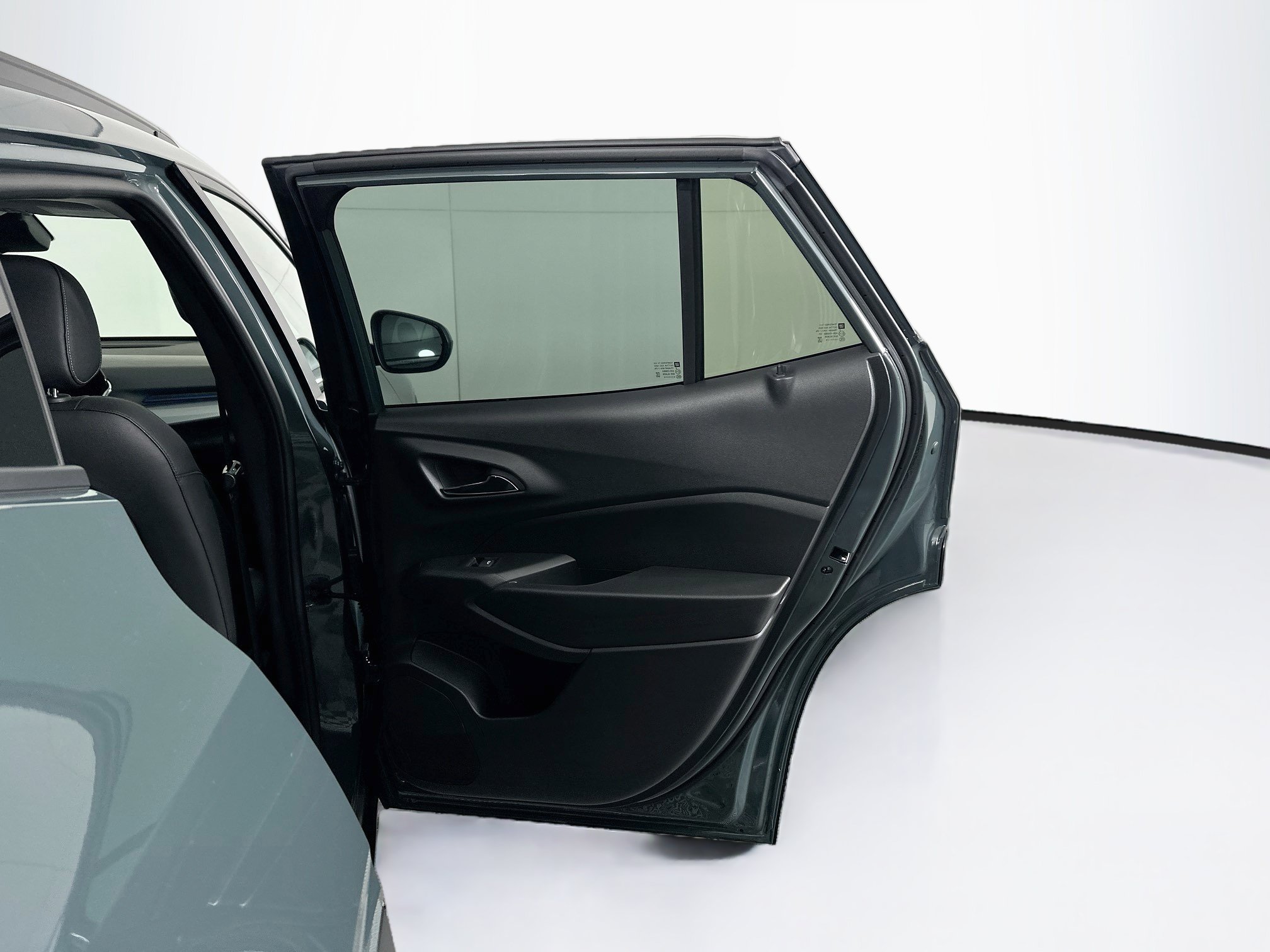 Used 2025 Chevrolet Trax LT FWD image 28
