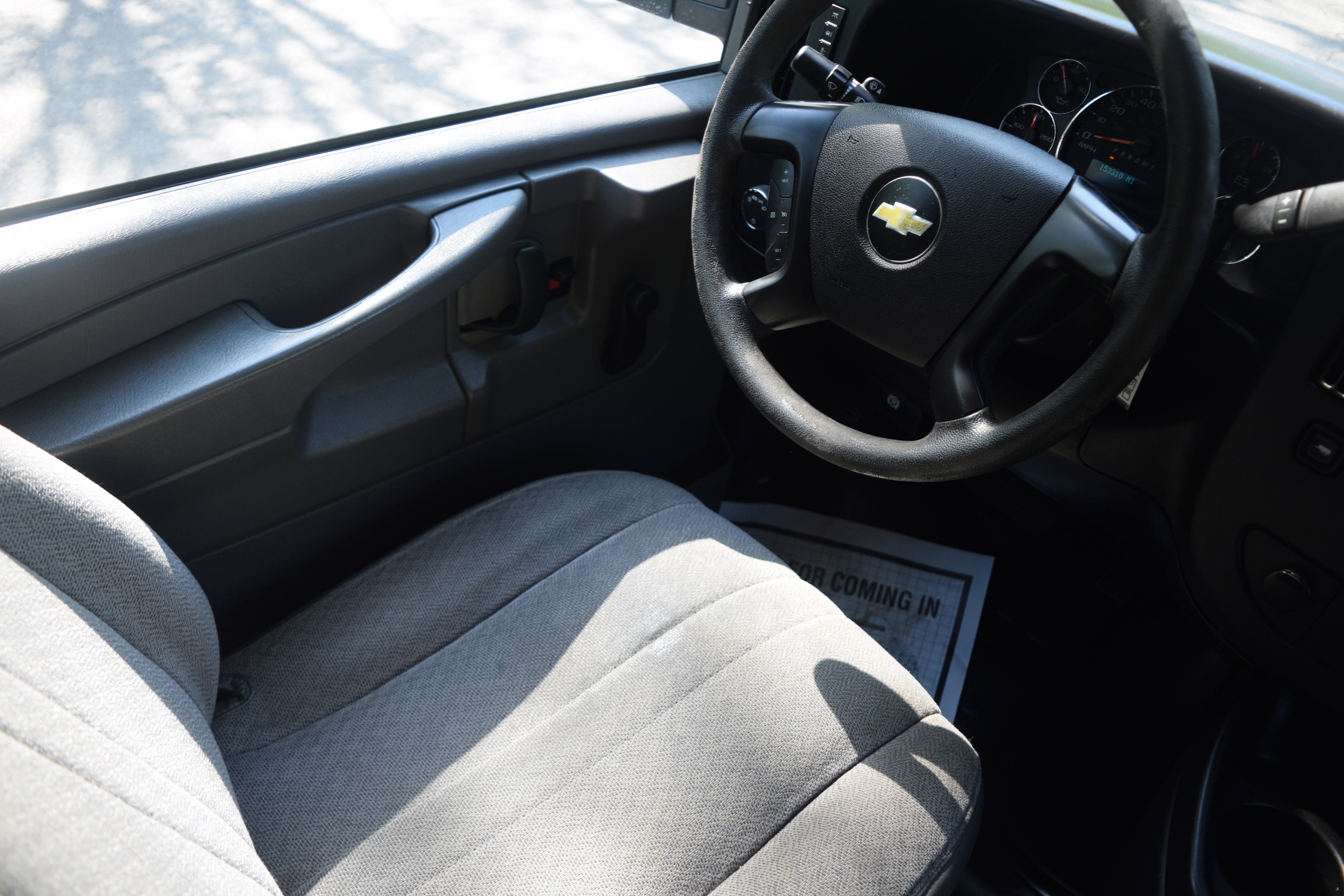 Used 2014 Chevrolet Express 3500 RWD image 2