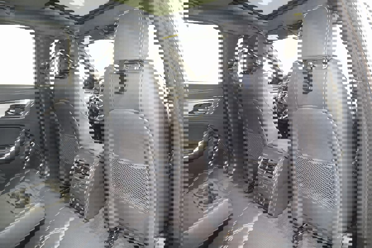 Used 2024 Jaguar XF R-Dynamic SE image 16