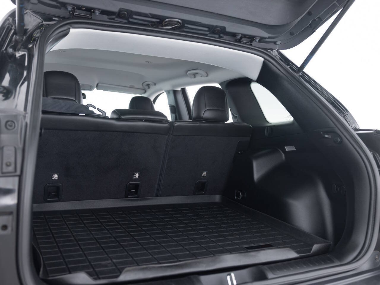 Used 2019 Jeep Cherokee Latitude Plus w/ Cold Weather Group FWD image 40