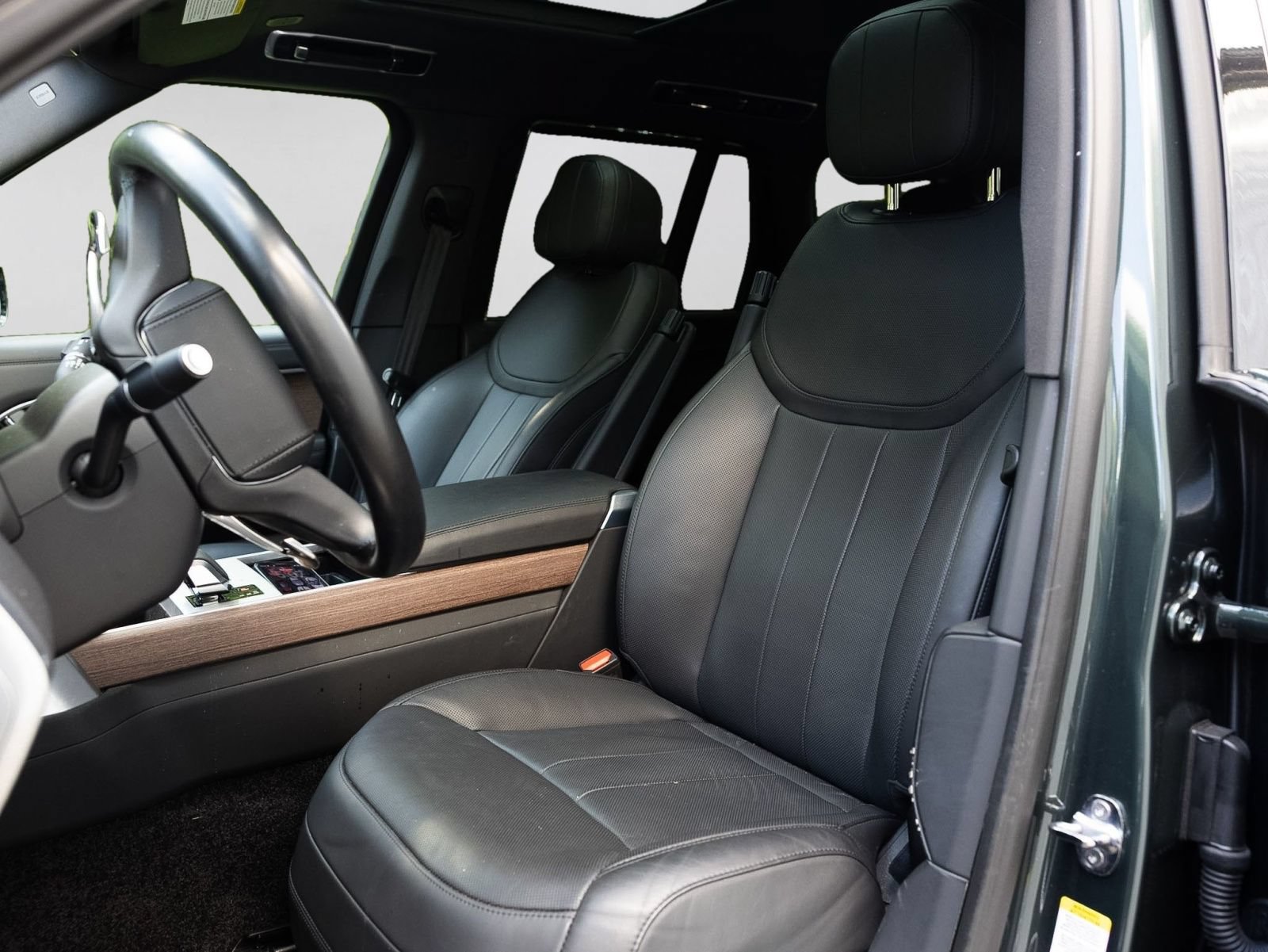 Used 2025 Land Rover Range Rover SE AWD/4WD image 10