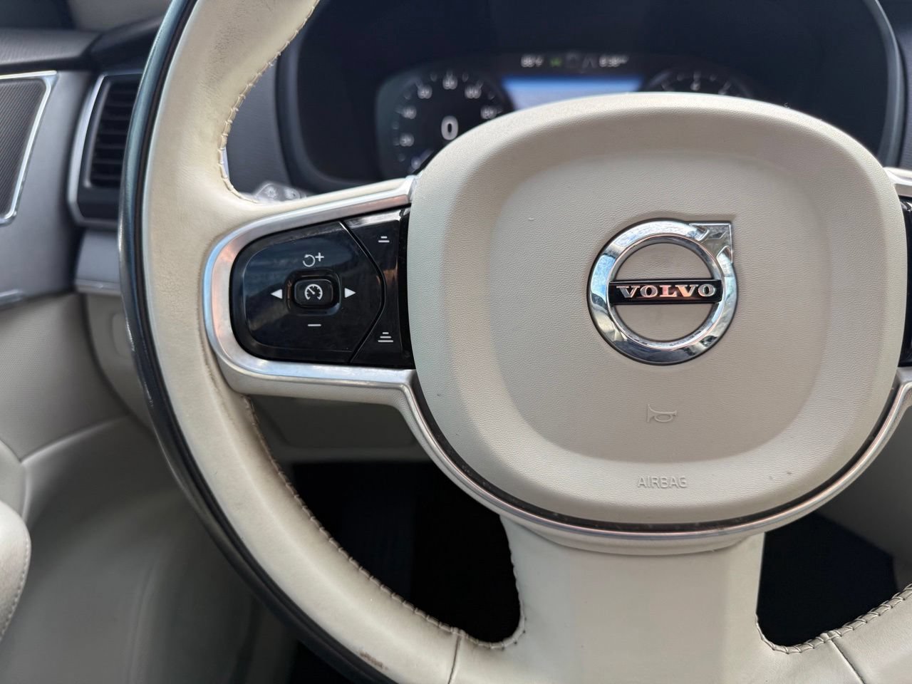 Used 2022 Volvo XC90 T5 Momentum AWD/4WD image 19
