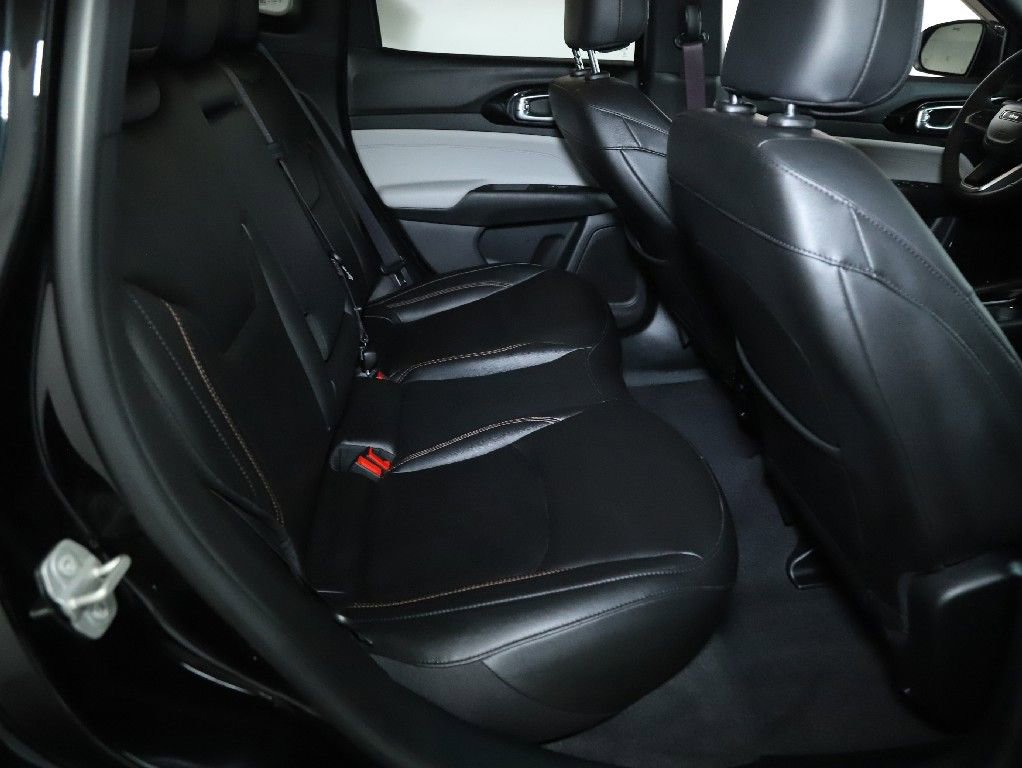 Used 2024 Jeep Compass Limited image 32