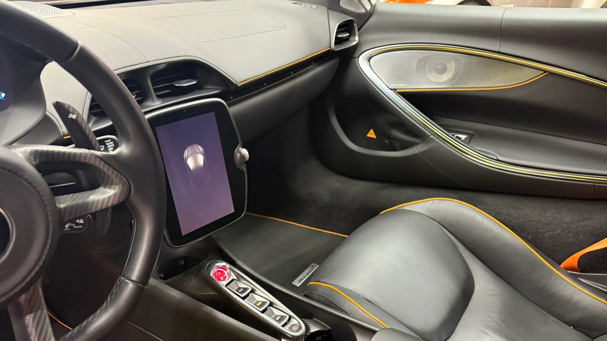 Used 2023 McLaren Artura RWD image 9