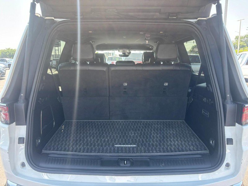 Used 2024 Jeep Wagoneer Series III AWD/4WD image 7