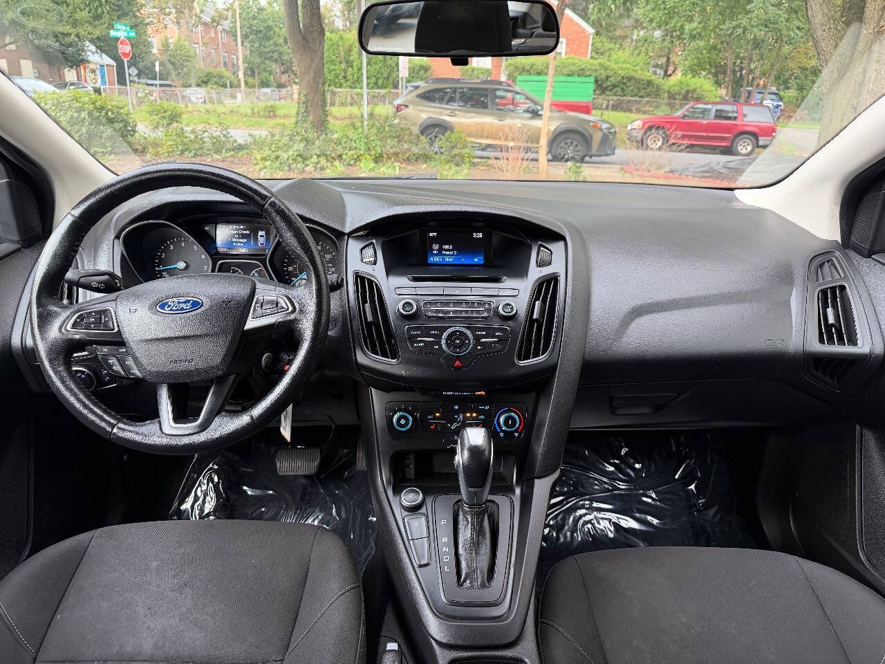Used 2015 Ford Focus SE w/ SE Cold Weather Package FWD image 21