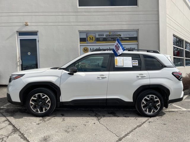 Used 2025 Subaru Forester Premium image 2