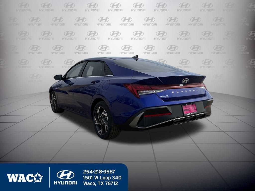 Used 2025 Hyundai Elantra SEL w/ Cargo Package image 5