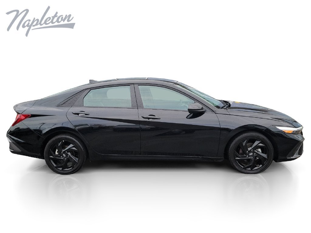 Used 2026 Hyundai Elantra Sport FWD image 7