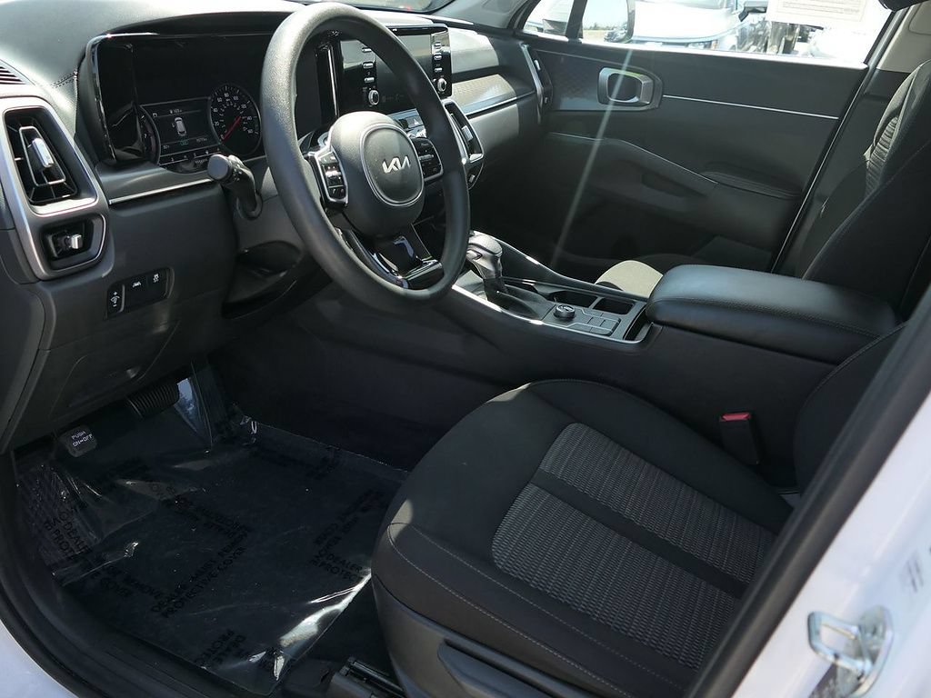 Used 2023 Kia Sorento LX FWD image 11