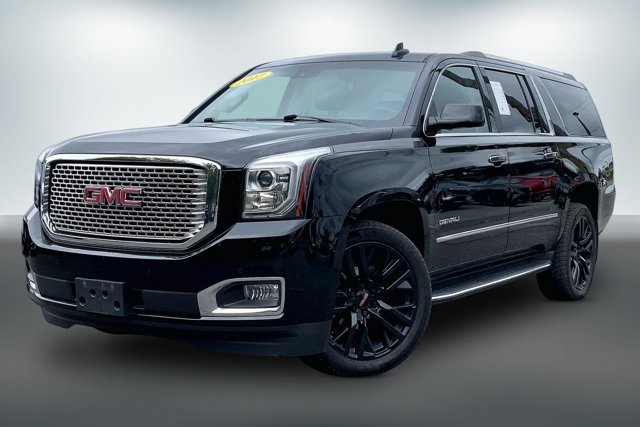 Used 2017 GMC Yukon XL Denali w/ Open Road Package AWD/4WD image 12