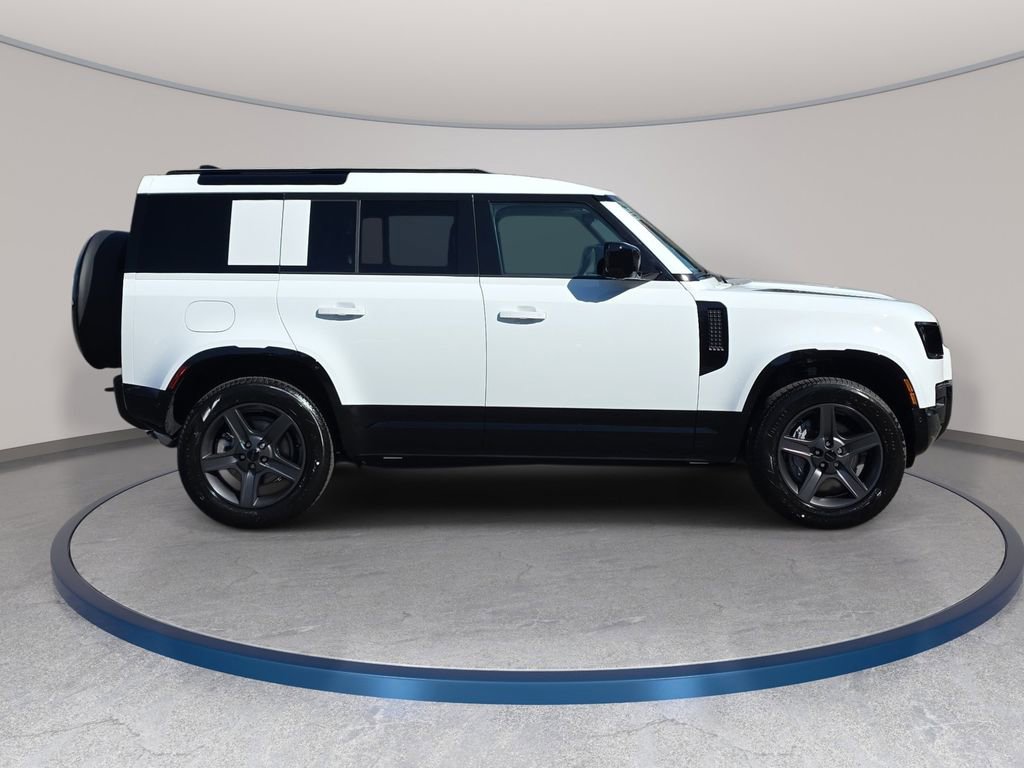 New 2026 Land Rover Defender 110 X-Dynamic SE image 4