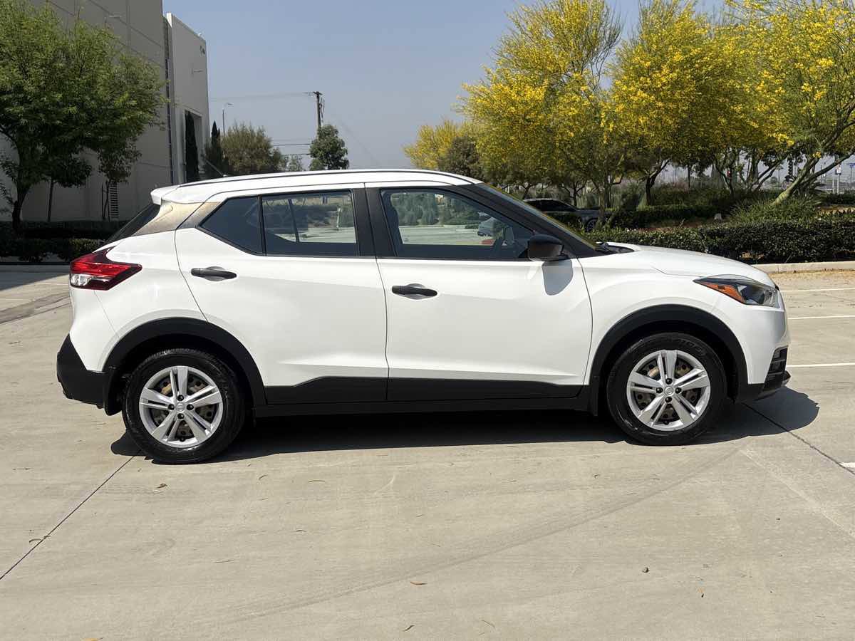 Used 2020 Nissan Kicks S FWD image 2