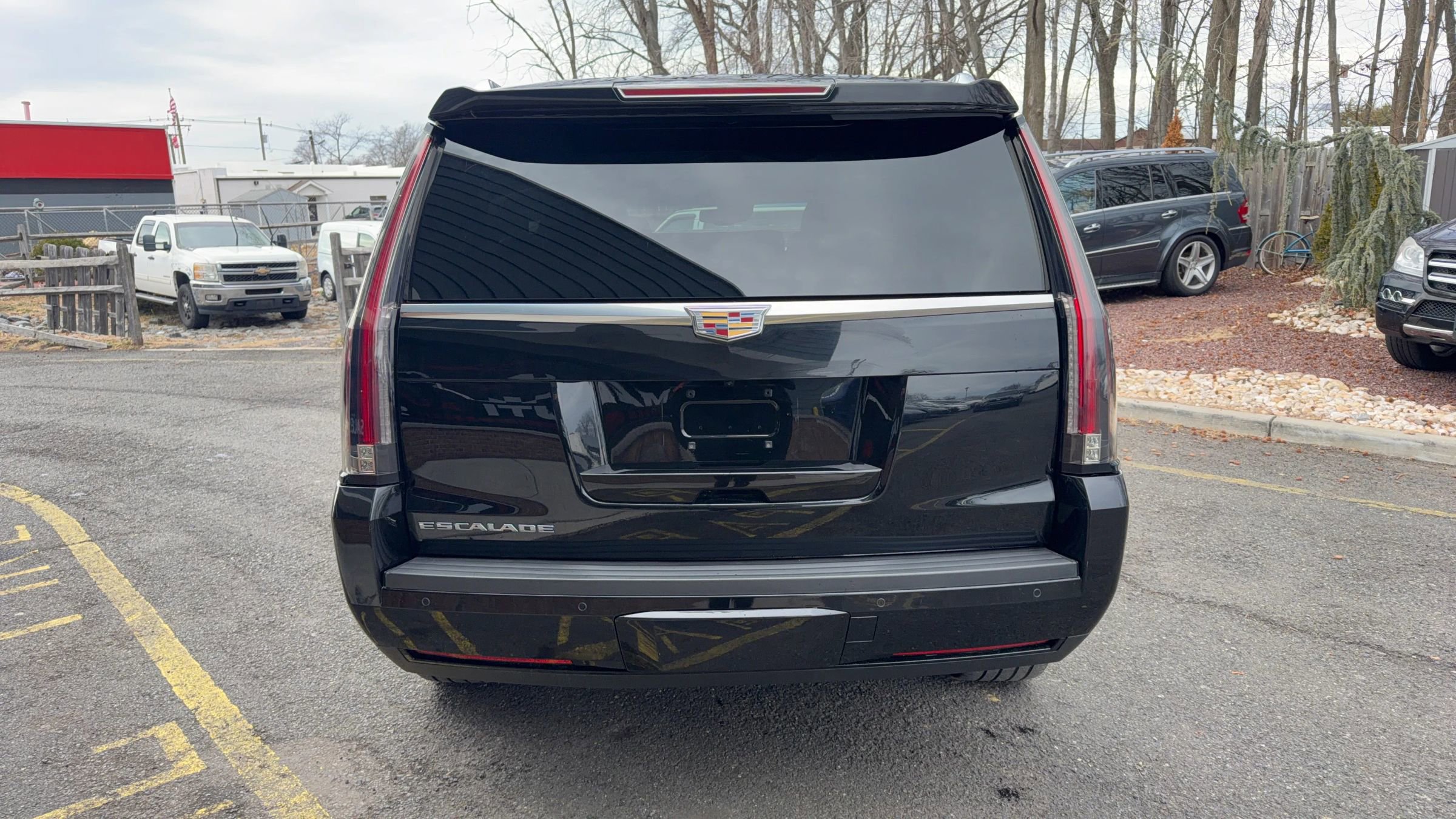 Used 2016 Cadillac Escalade Luxury image 6