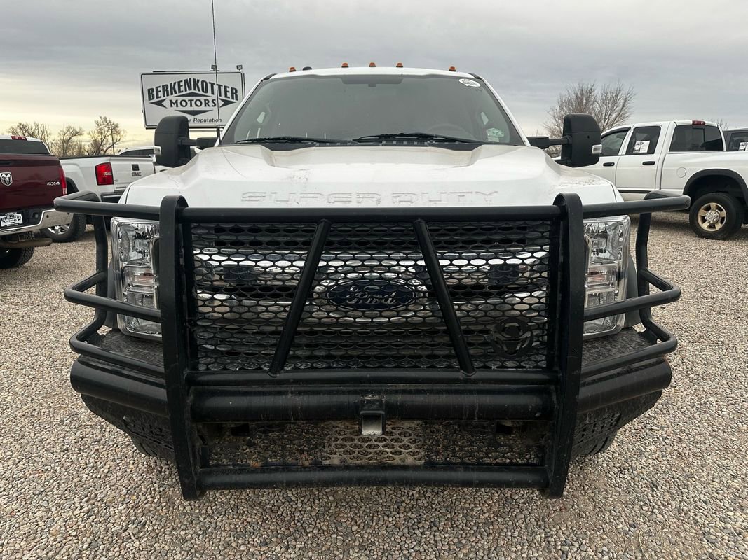 Used 2019 Ford F550 XLT image 3
