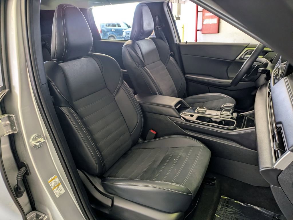 Used 2025 Mitsubishi Outlander SE AWD/4WD image 28
