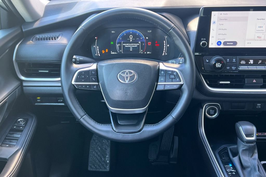 Certified 2025 Toyota Grand Highlander AWD image 16