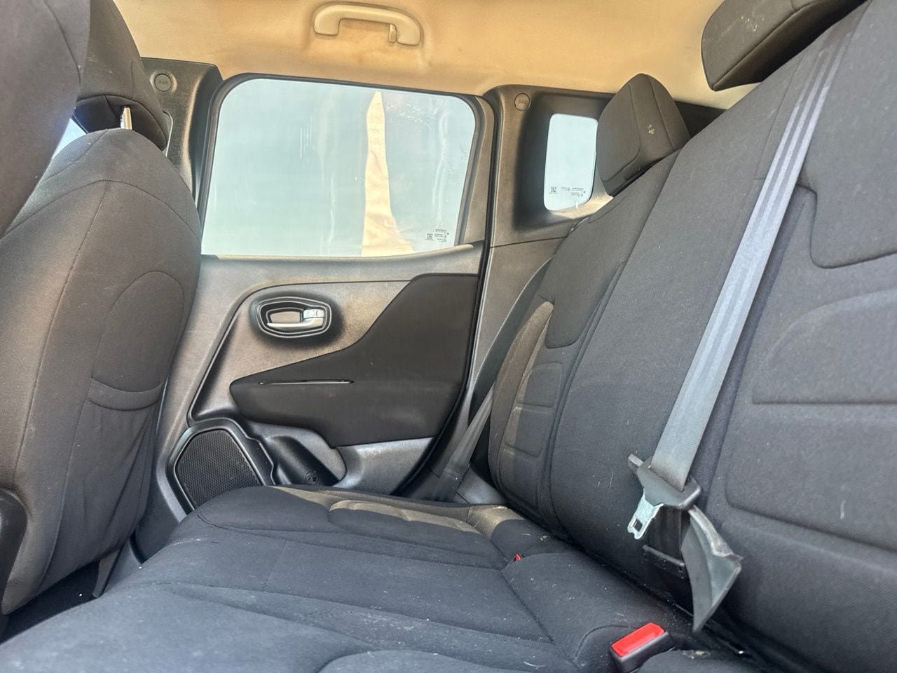 Used 2019 Jeep Renegade Latitude FWD image 34