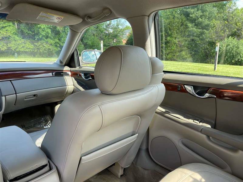 Used 2003 Cadillac De Ville w/ Comfort & Convenience Package FWD image 73