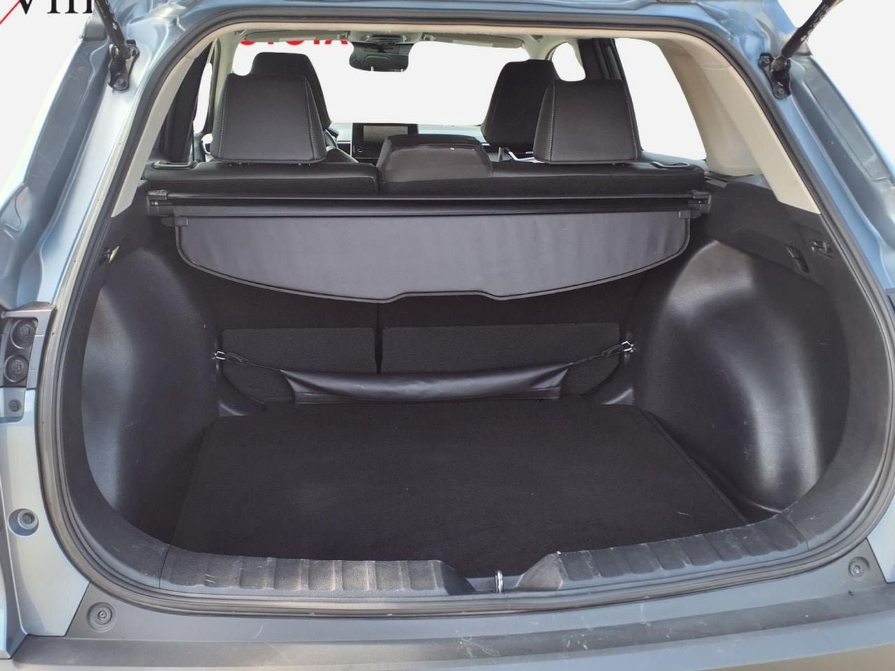 Used 2025 Toyota Corolla Cross XLE FWD image 5