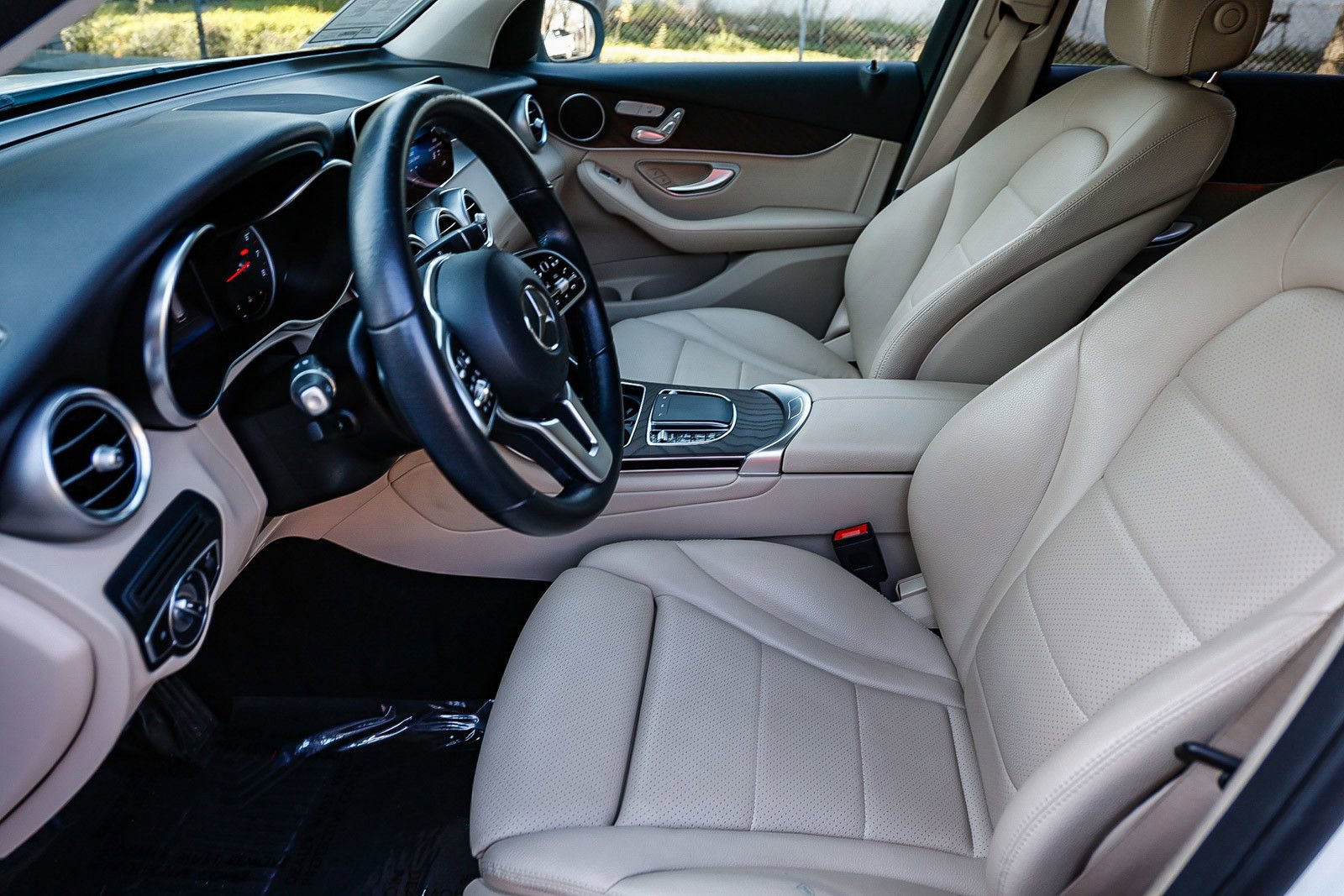 Used 2021 Mercedes-Benz GLC 300 4MATIC image 18