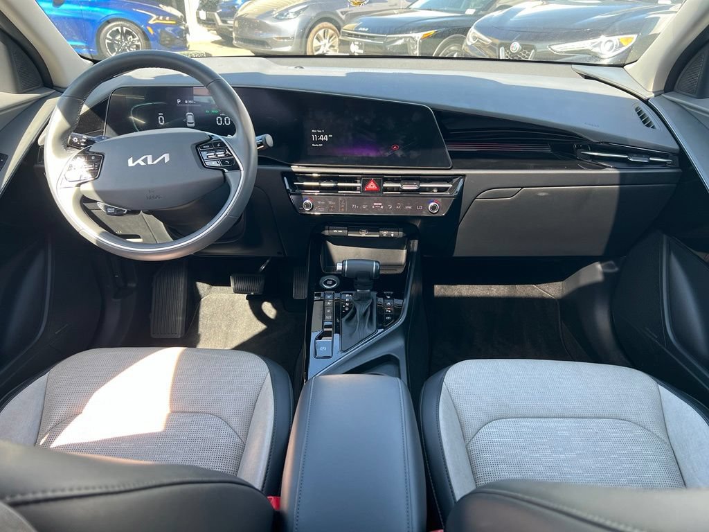 Certified 2024 Kia Niro FWD image 12