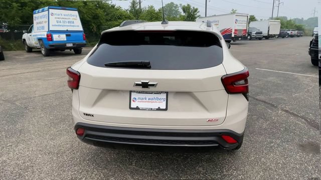 New 2026 Chevrolet Trax RS w/ Sunroof Package FWD image 9