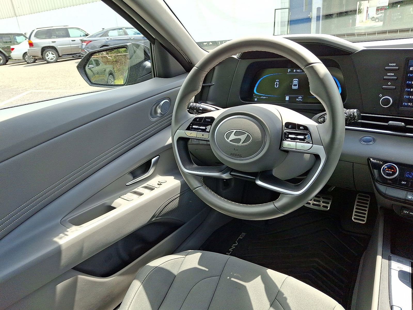 Used 2025 Hyundai Elantra Sport FWD image 15
