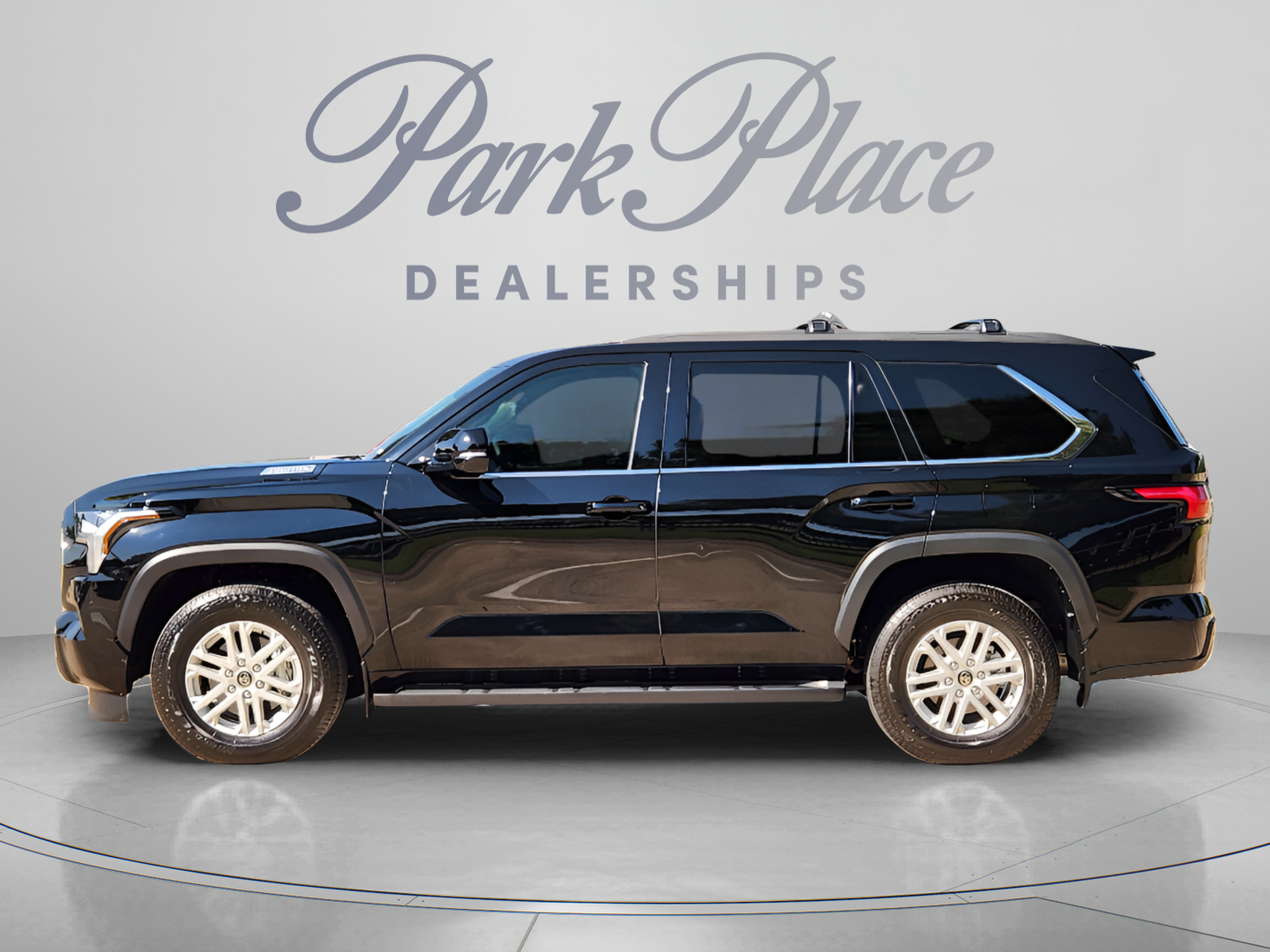 Used 2024 Toyota Sequoia SR5 w/ SR5 Premium Package AWD/4WD image 2