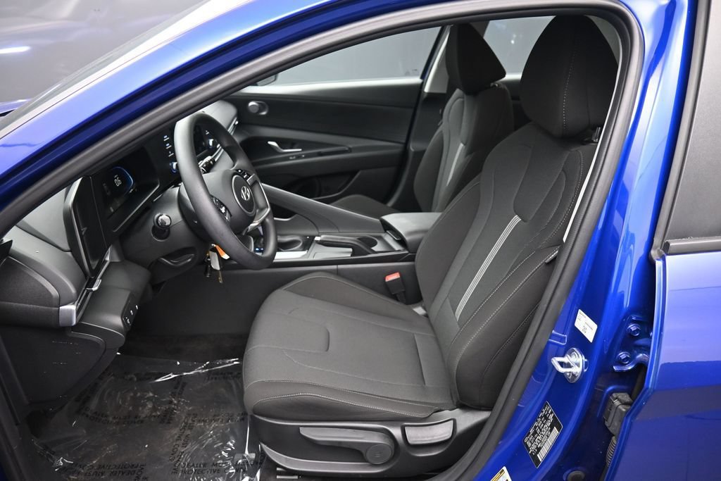 Certified 2025 Hyundai Elantra SE FWD image 18
