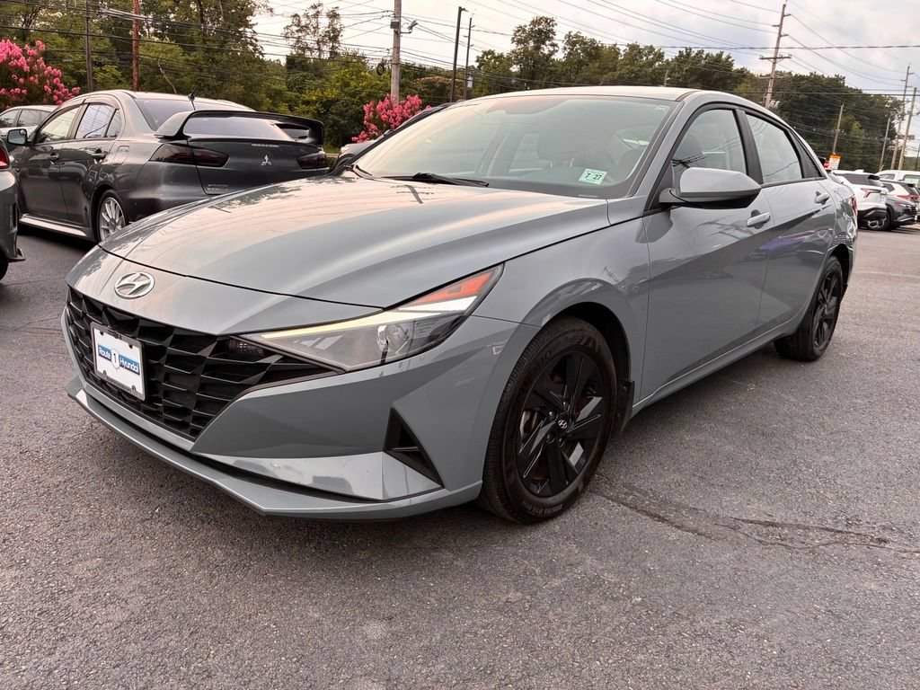 Used 2022 Hyundai Elantra SEL FWD image 3