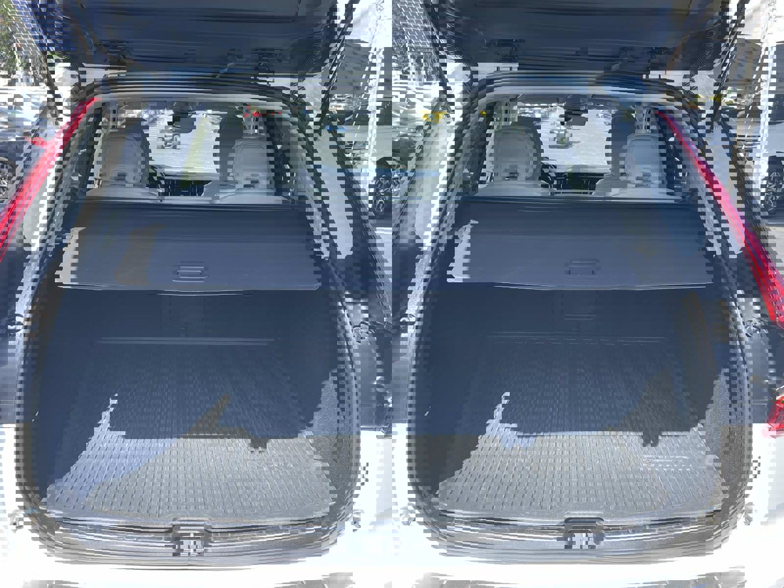 Used 2023 Volvo XC60 B5 Plus w/ Climate Package AWD/4WD image 10