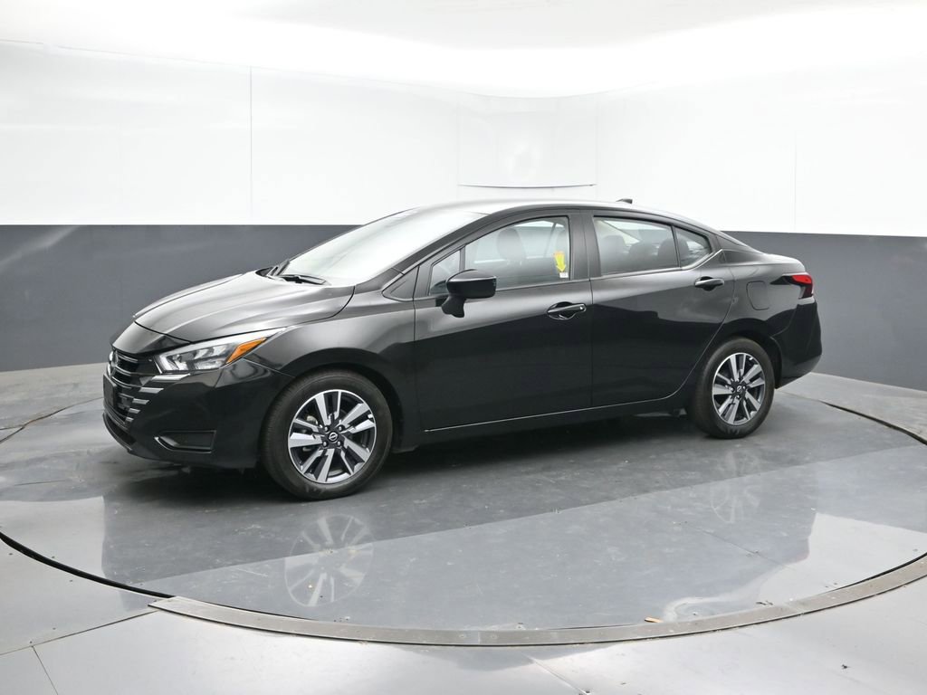 Used 2025 Nissan Versa SV image 2