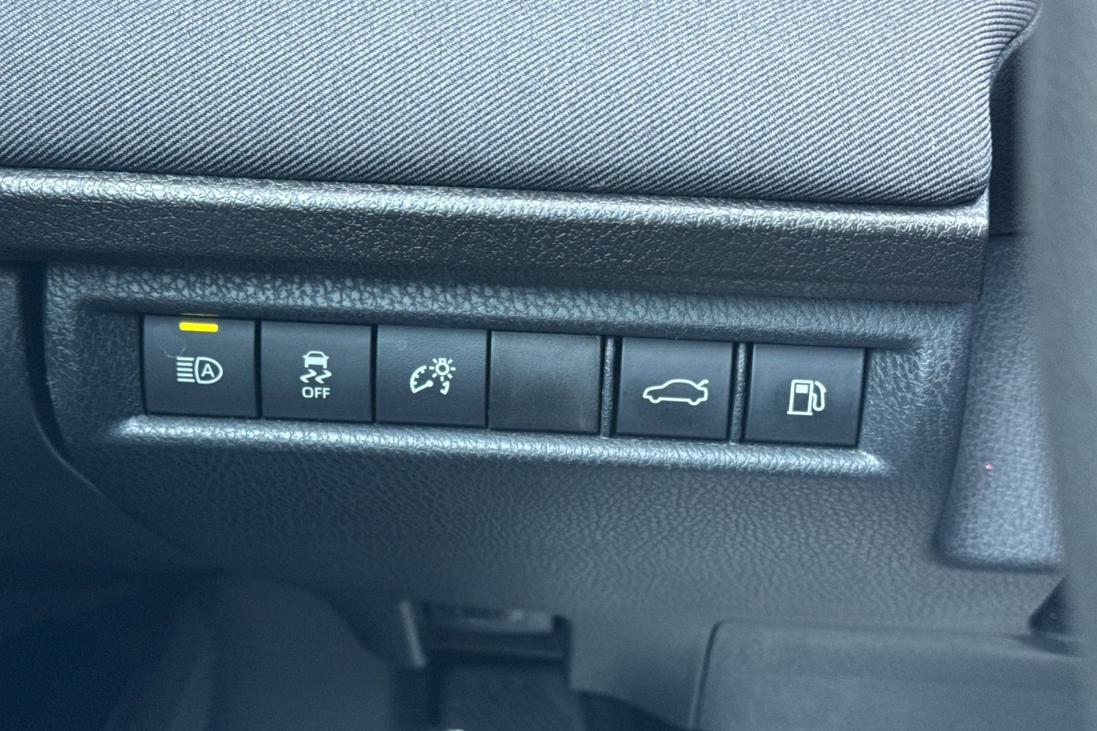 Used 2025 Toyota Camry LE FWD image 33