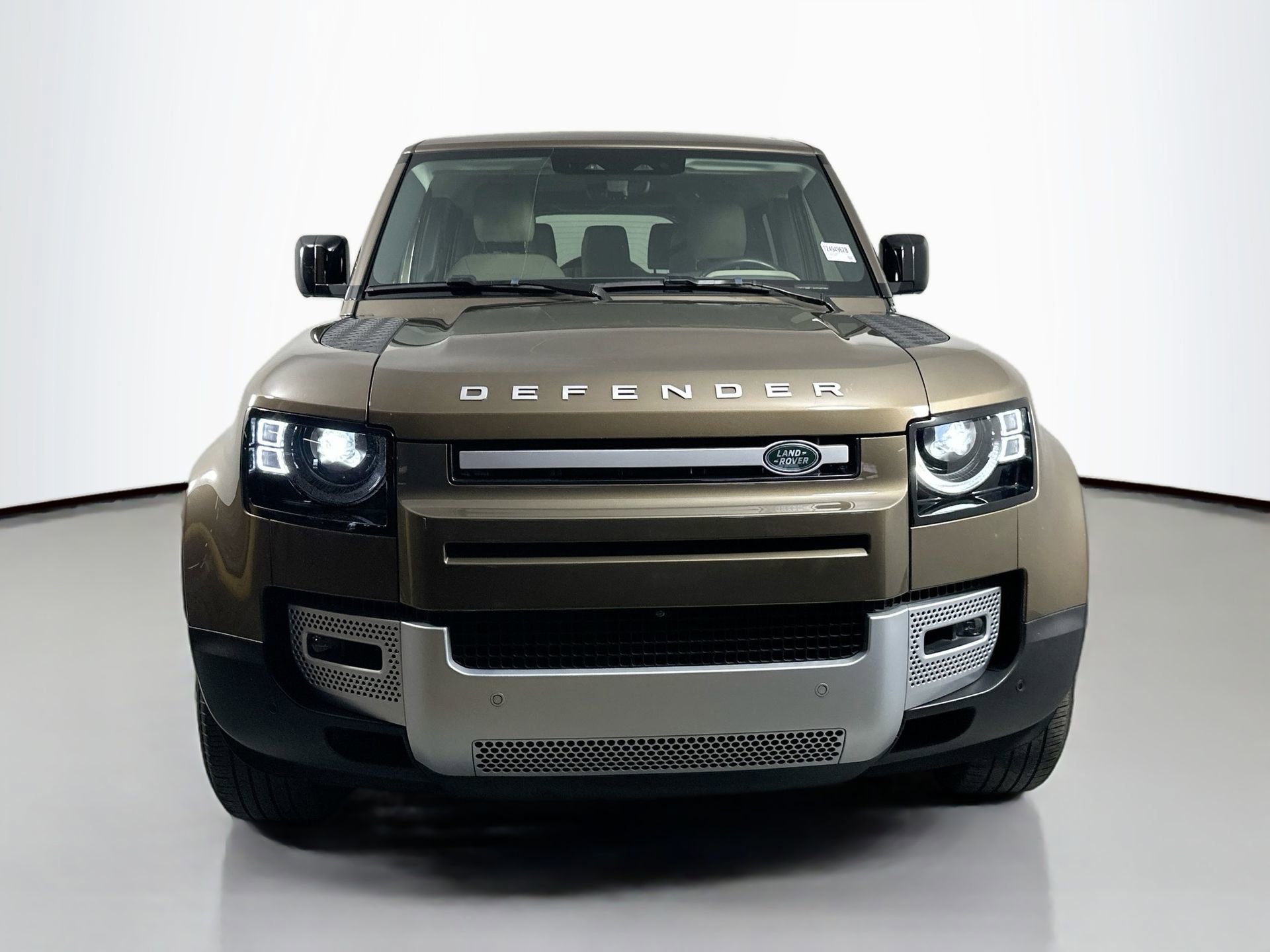 Used 2023 Land Rover Defender 130 SE image 2