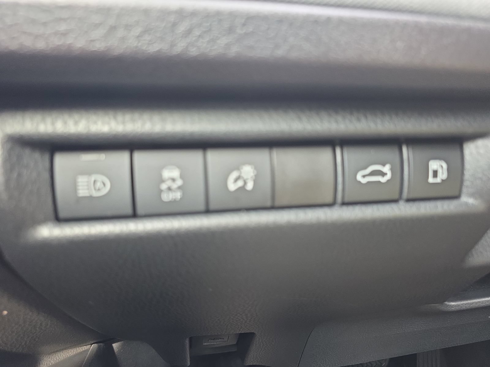 Used 2026 Toyota Camry LE w/ Convenience Package FWD image 25