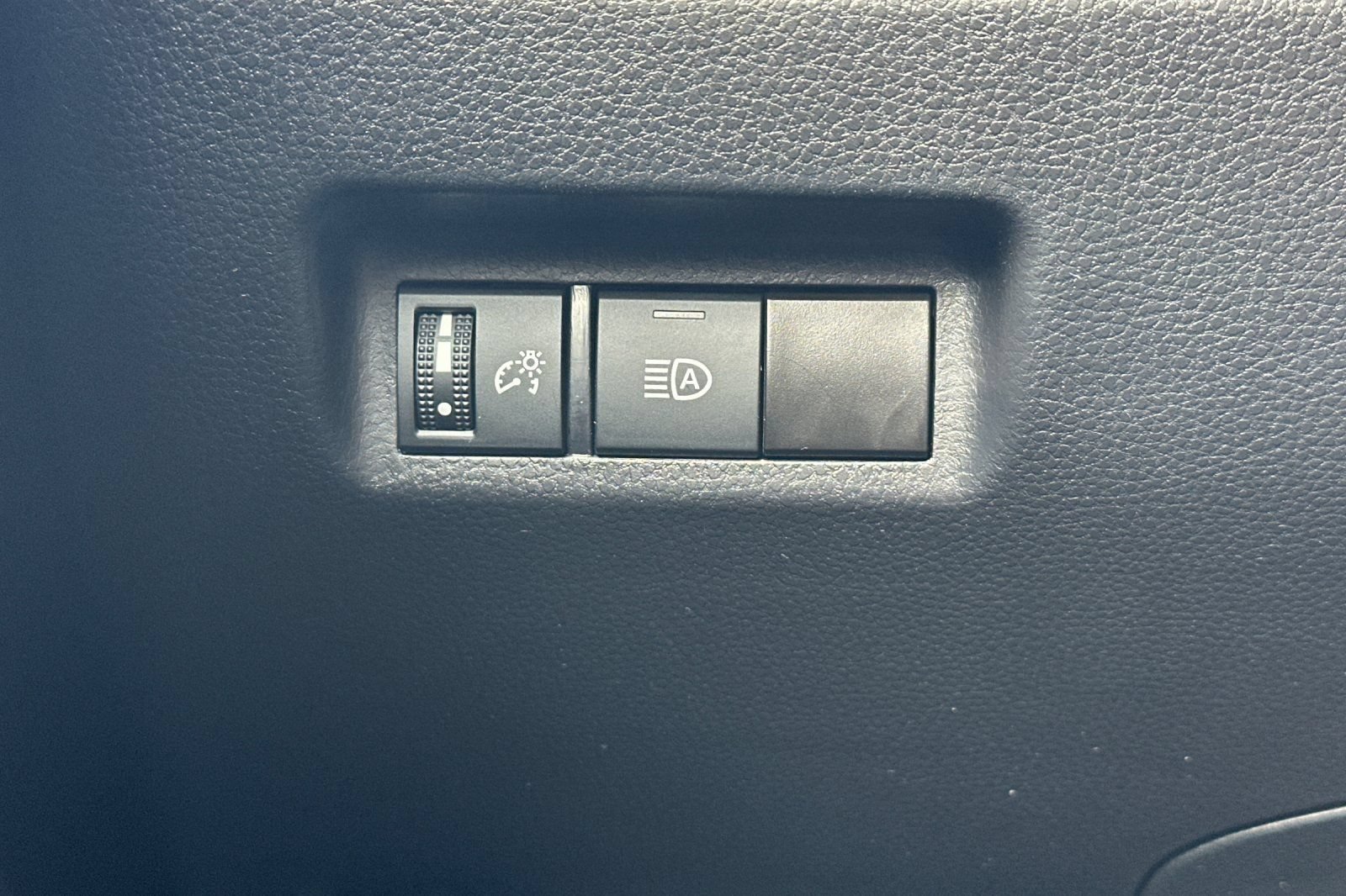 Used 2024 Toyota RAV4 LE AWD/4WD image 31