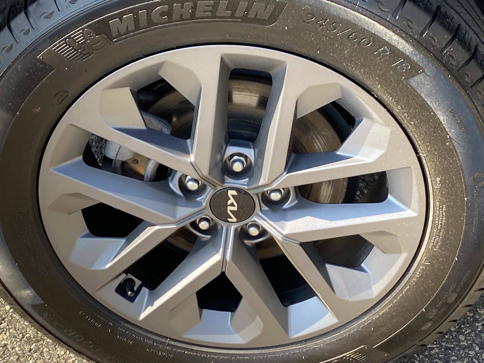 Used 2024 Kia Telluride LX AWD/4WD image 25