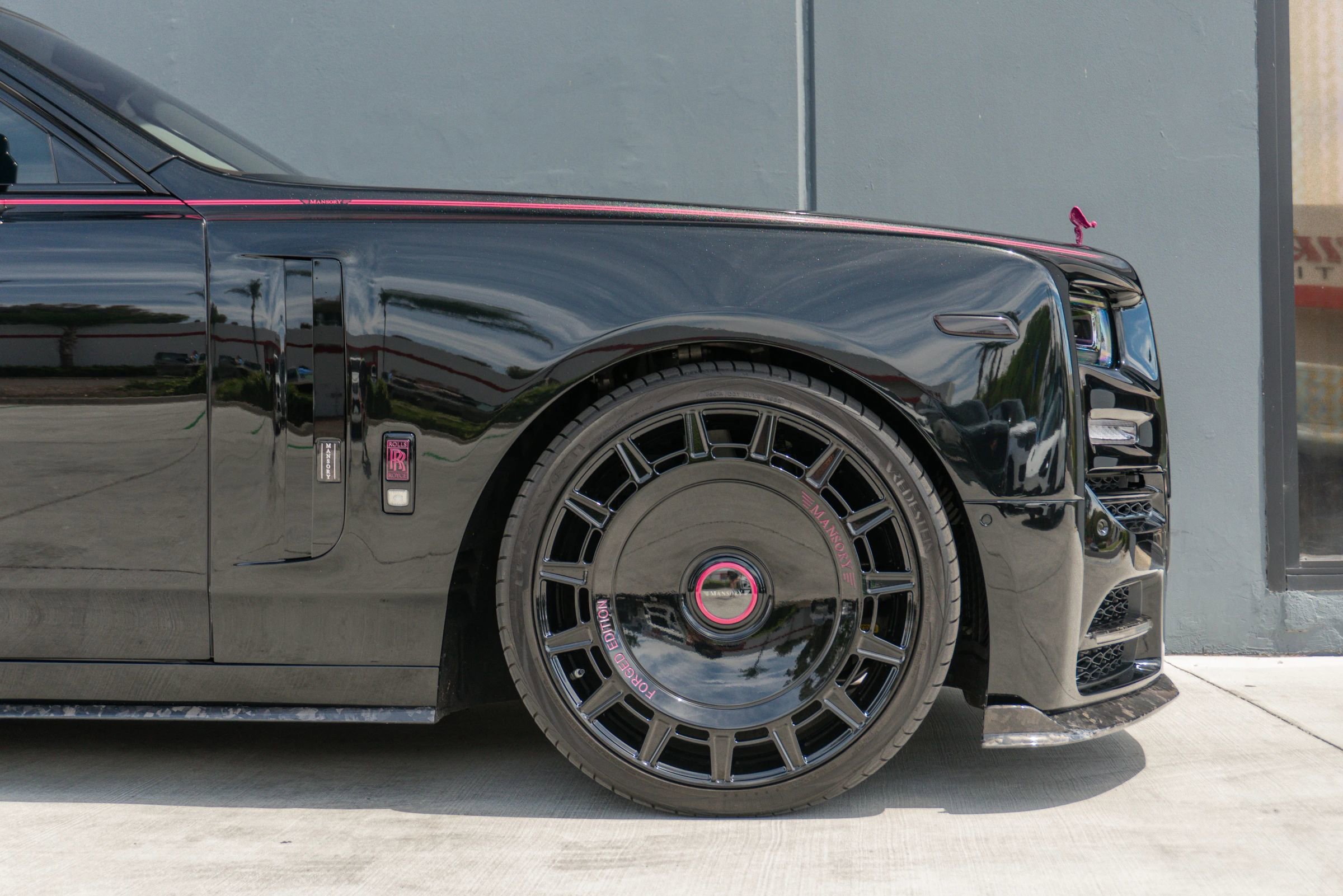 Used 2023 Rolls-Royce Phantom Sedan RWD image 48