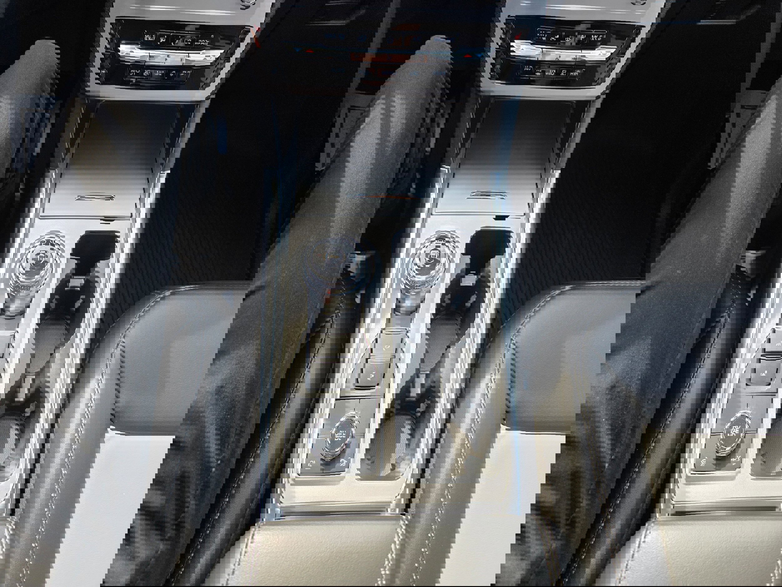 Used 2023 Ford Explorer XLT w/ Equipment Group 202A image 13