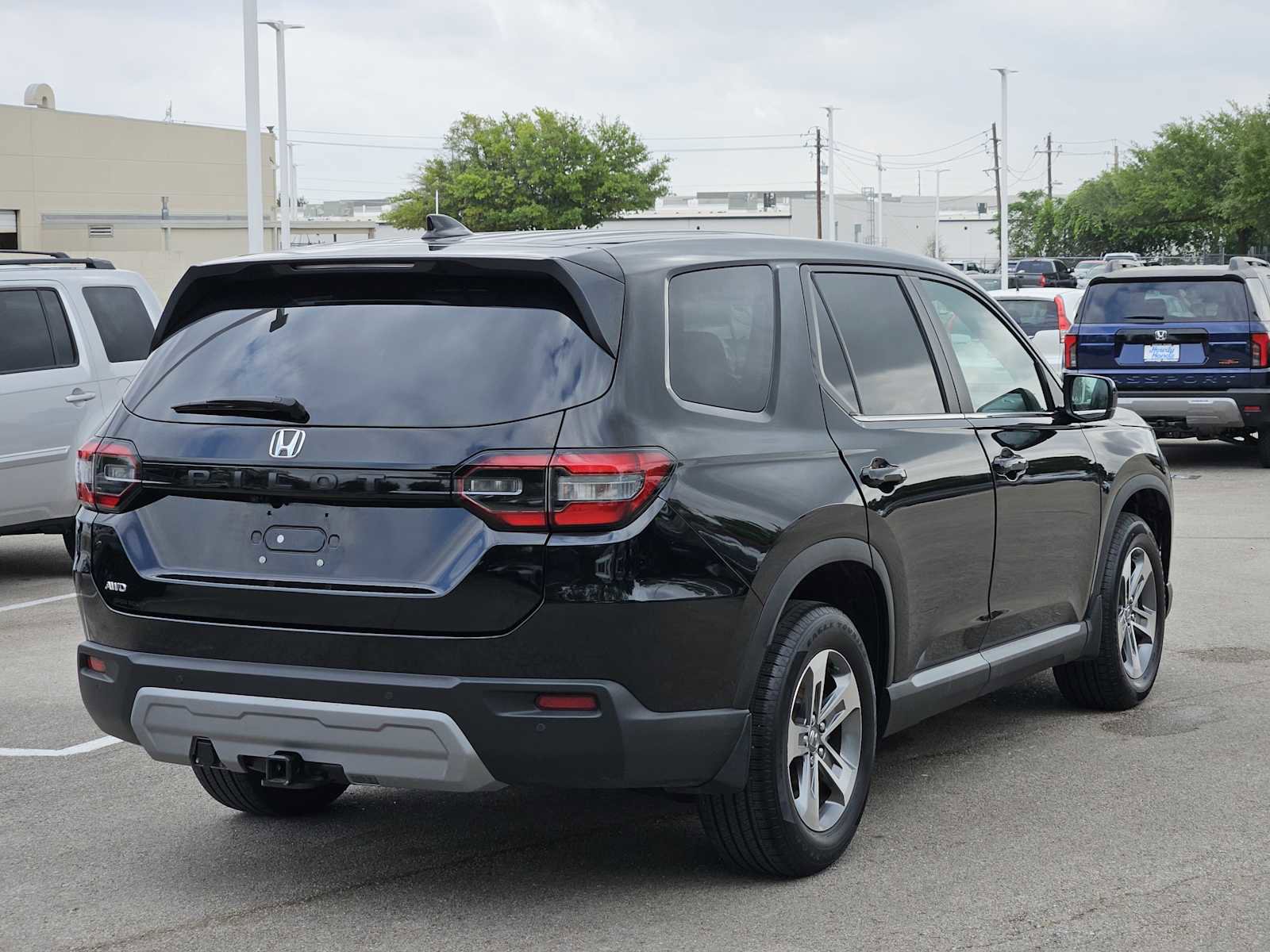 Used 2023 Honda Pilot EX-L image 6