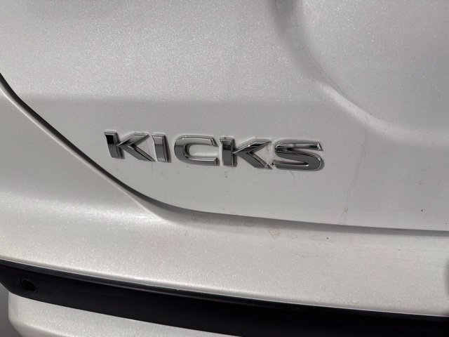 Used 2023 Nissan Kicks SV w/ Interior Electronics Package FWD image 8