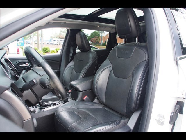 Used 2019 Jeep Cherokee Limited AWD/4WD image 16