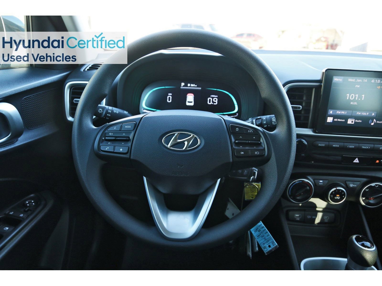 Certified 2025 Hyundai Venue SE image 15